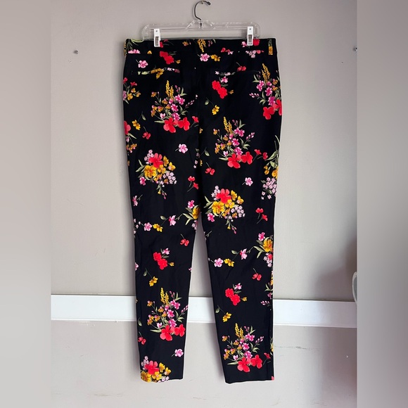 Old Navy Black Pixie Pants with Floral Accents Size 16 - Picture 3 of 6